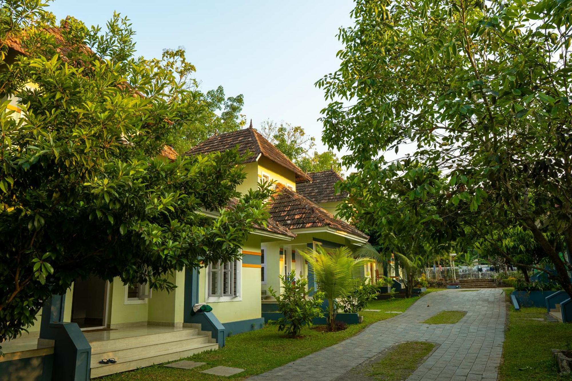 Vajra Ayurveda And Yoga Retreat Aparthotel Kochi